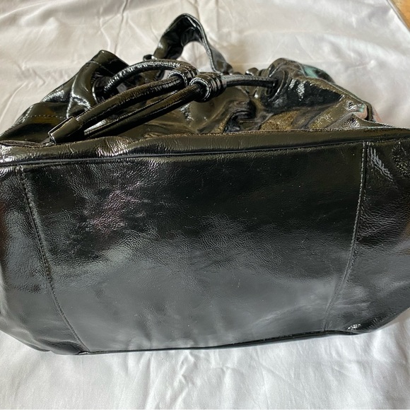 Like New Coach Black Resort Hobo Drawstring Bag in Patent Leather - Picture 7 of 11